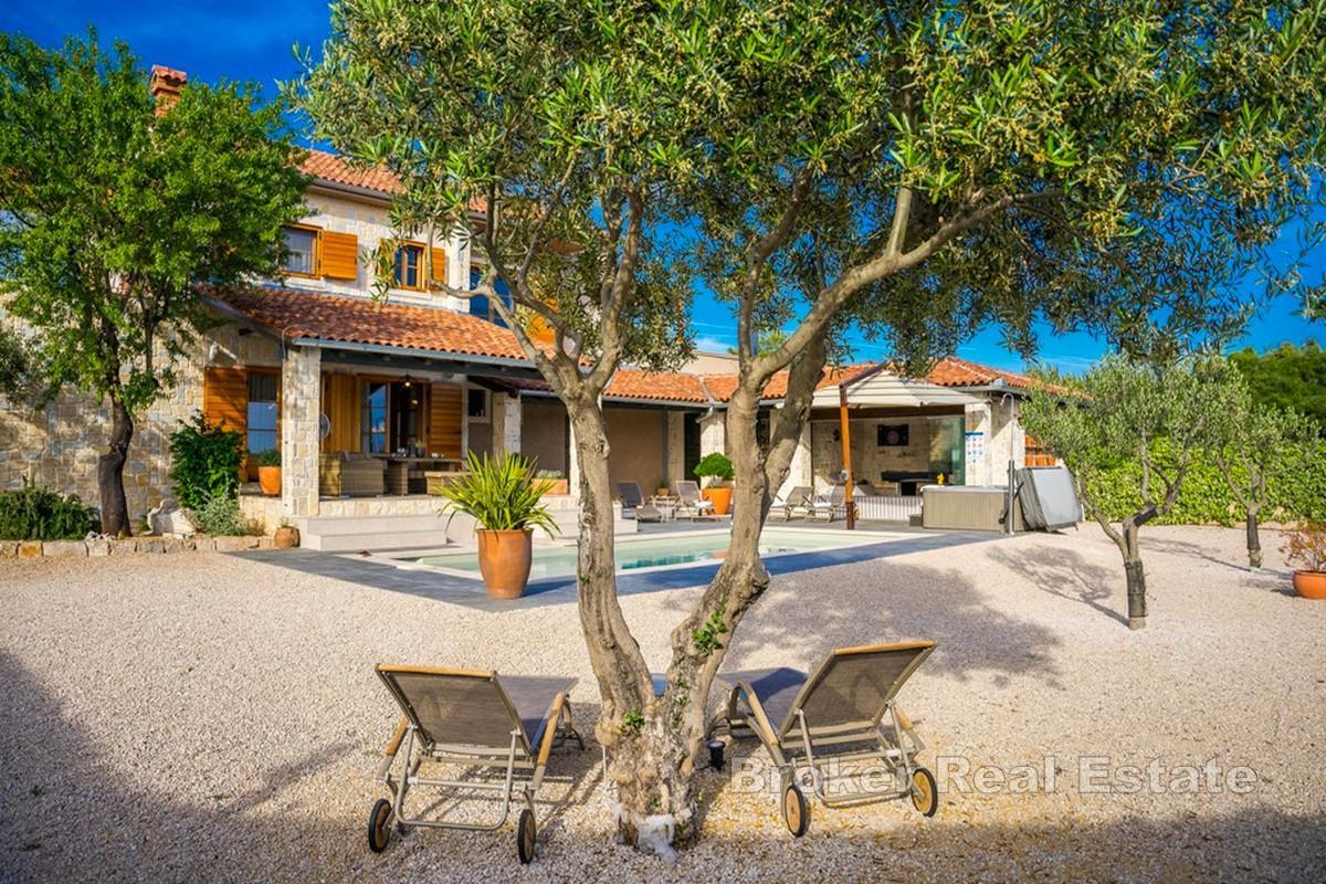 Villa de luxe en pierre avec piscine
