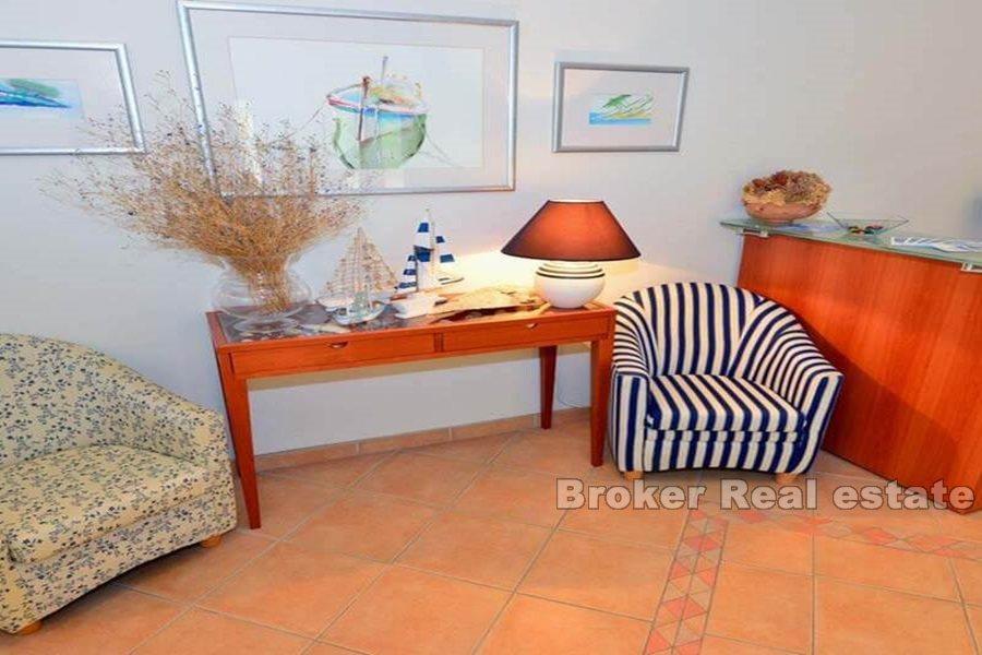 Edificio residenziale con ristorante in prima fila sul mare