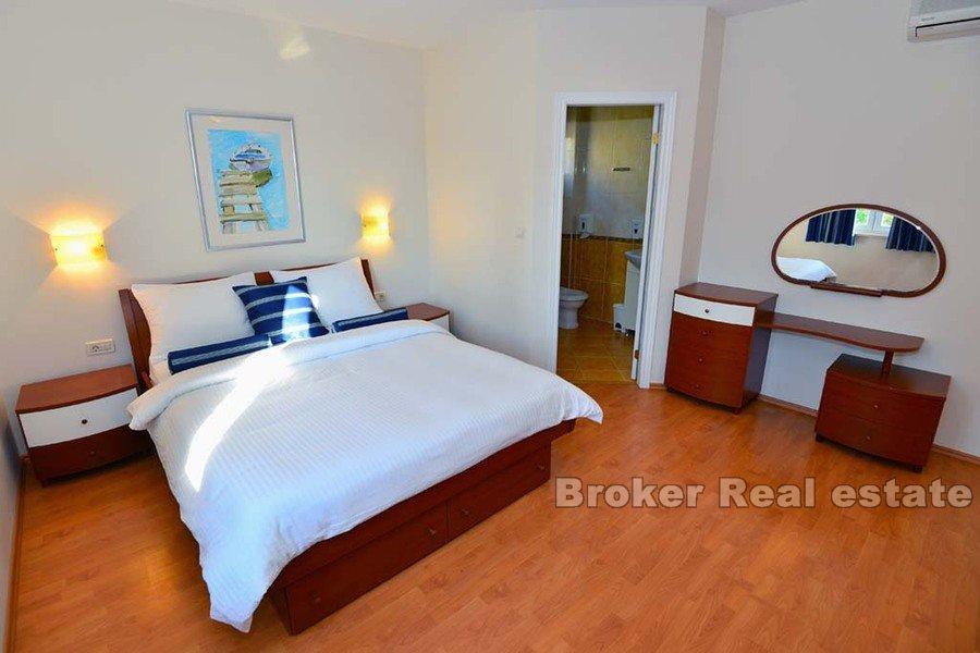 Edificio residenziale con ristorante in prima fila sul mare