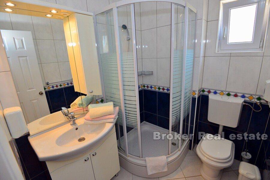 Edificio residenziale con ristorante in prima fila sul mare