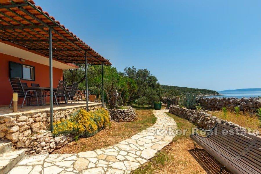 House first row to the sea