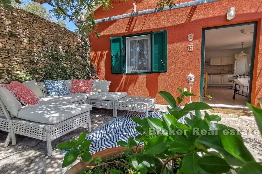 Maison au premier rang de la mer