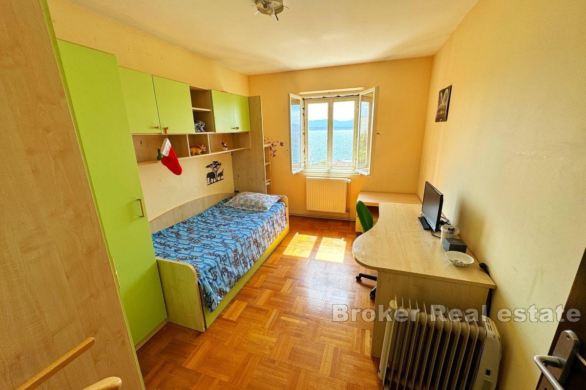 House first row to the sea