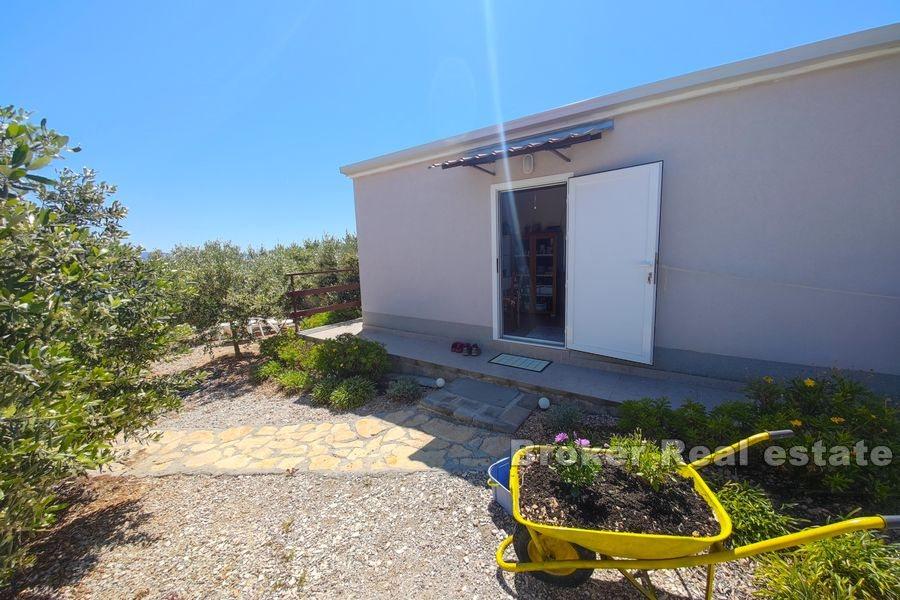 Maison au premier rang de la mer