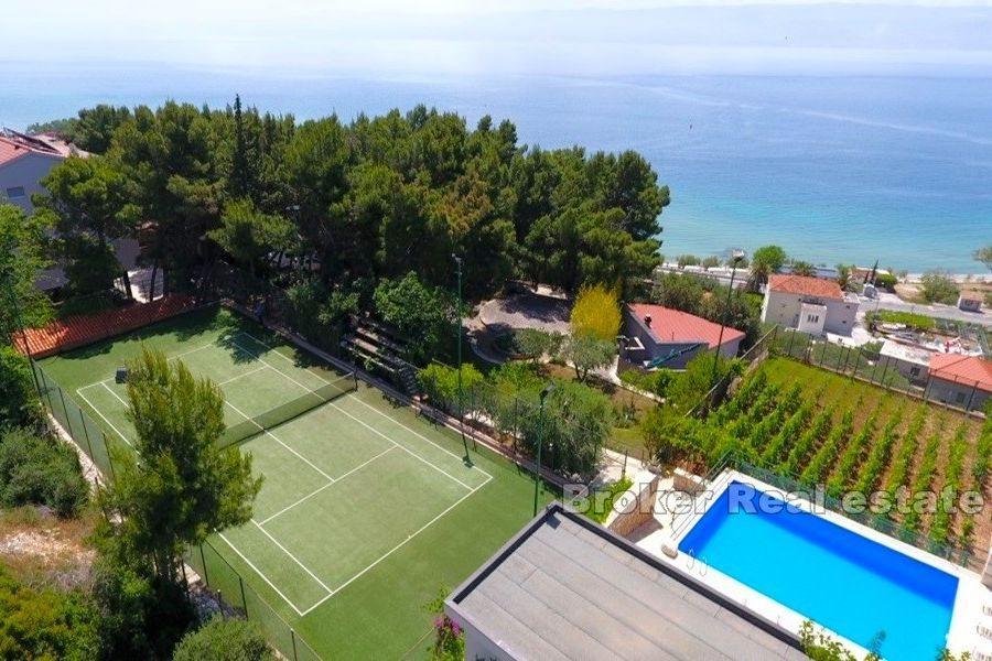 001-2021-379-Omis-large-estate-with-houses-for-vacation-and-tourism-for-sale