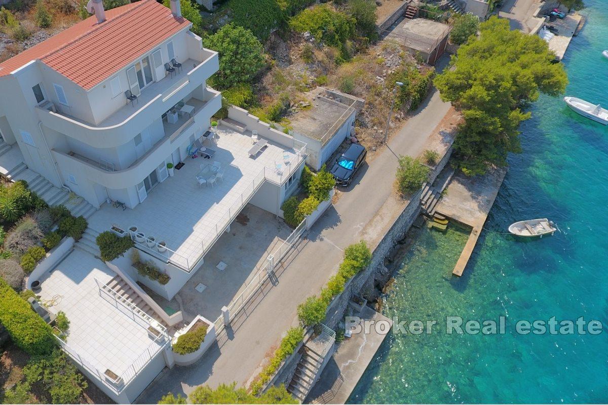 House first row to the sea