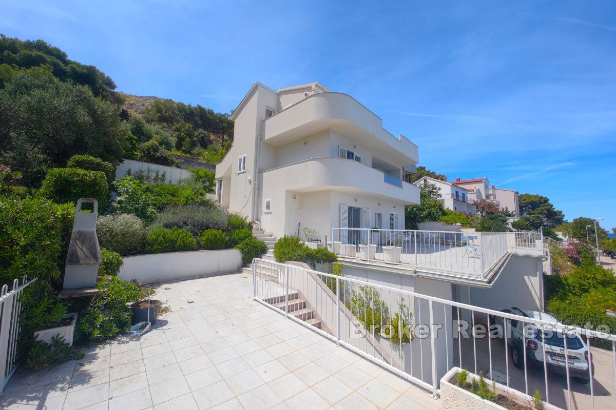 House first row to the sea
