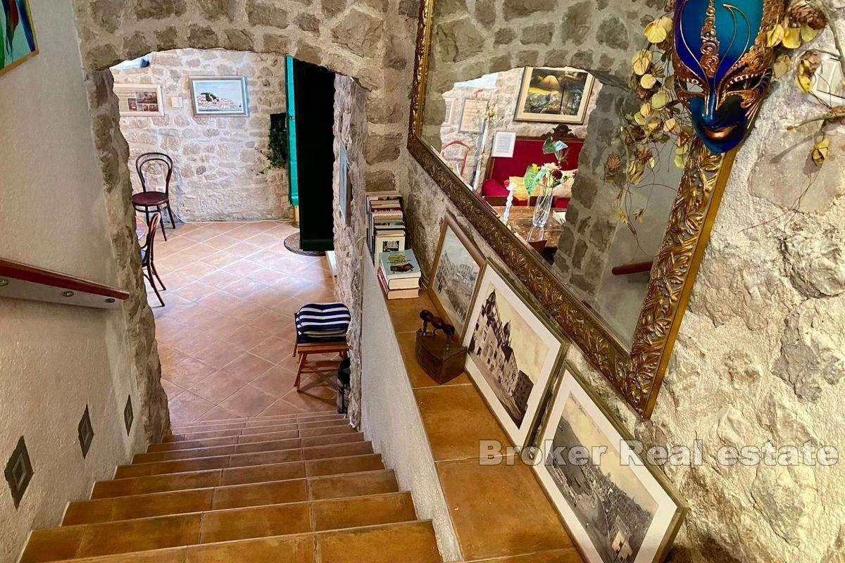 Locali residenziali-commerciali nel palazzo