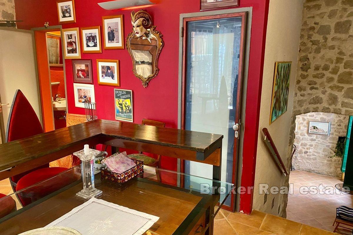 Locali residenziali-commerciali nel palazzo