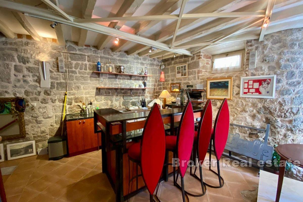 Locali residenziali-commerciali nel palazzo