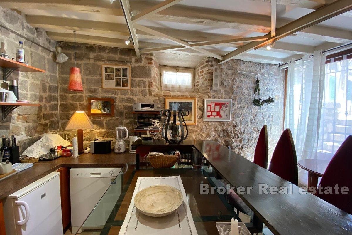 Lokal mieszkalno-usługowy w pałacu