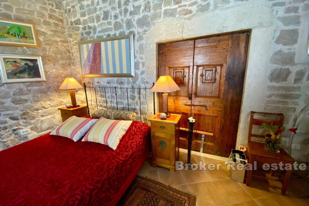 Locali residenziali-commerciali nel palazzo