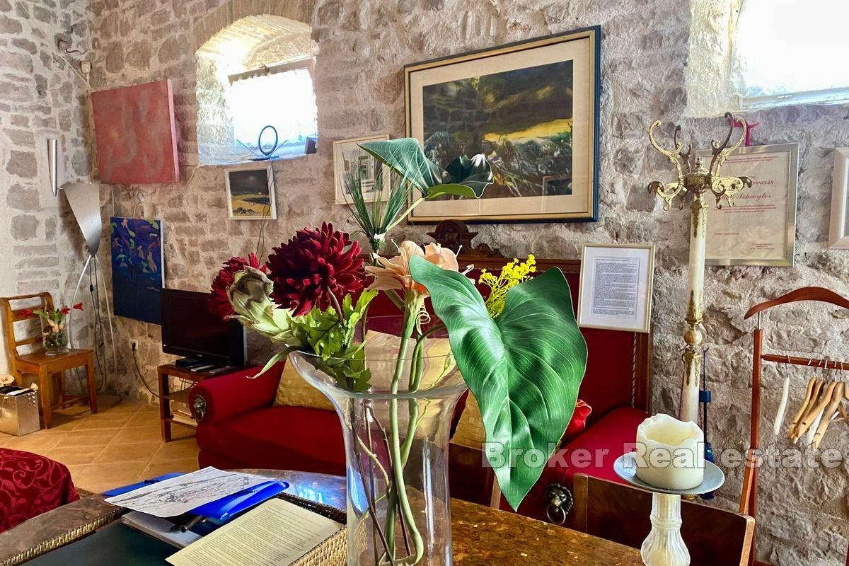 Locali residenziali-commerciali nel palazzo