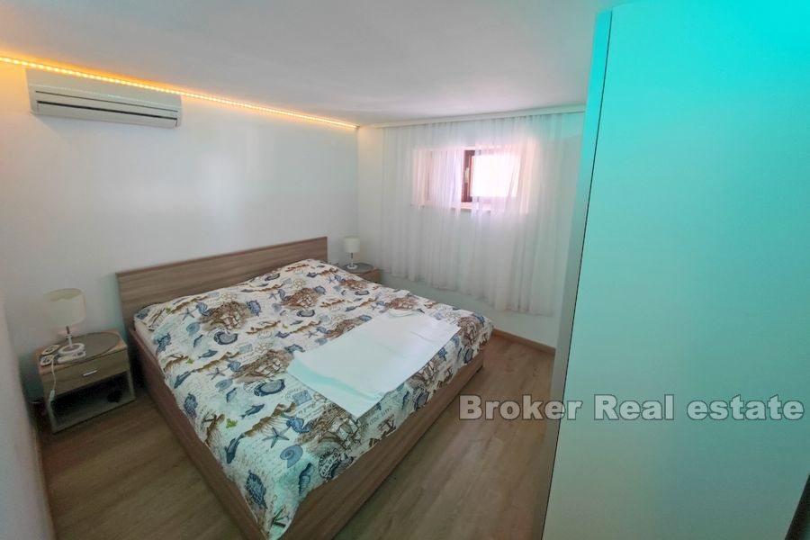 Maison au premier rang de la mer