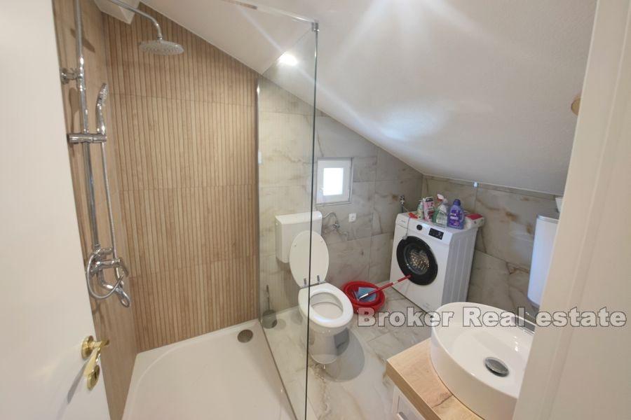 Maison au premier rang de la mer