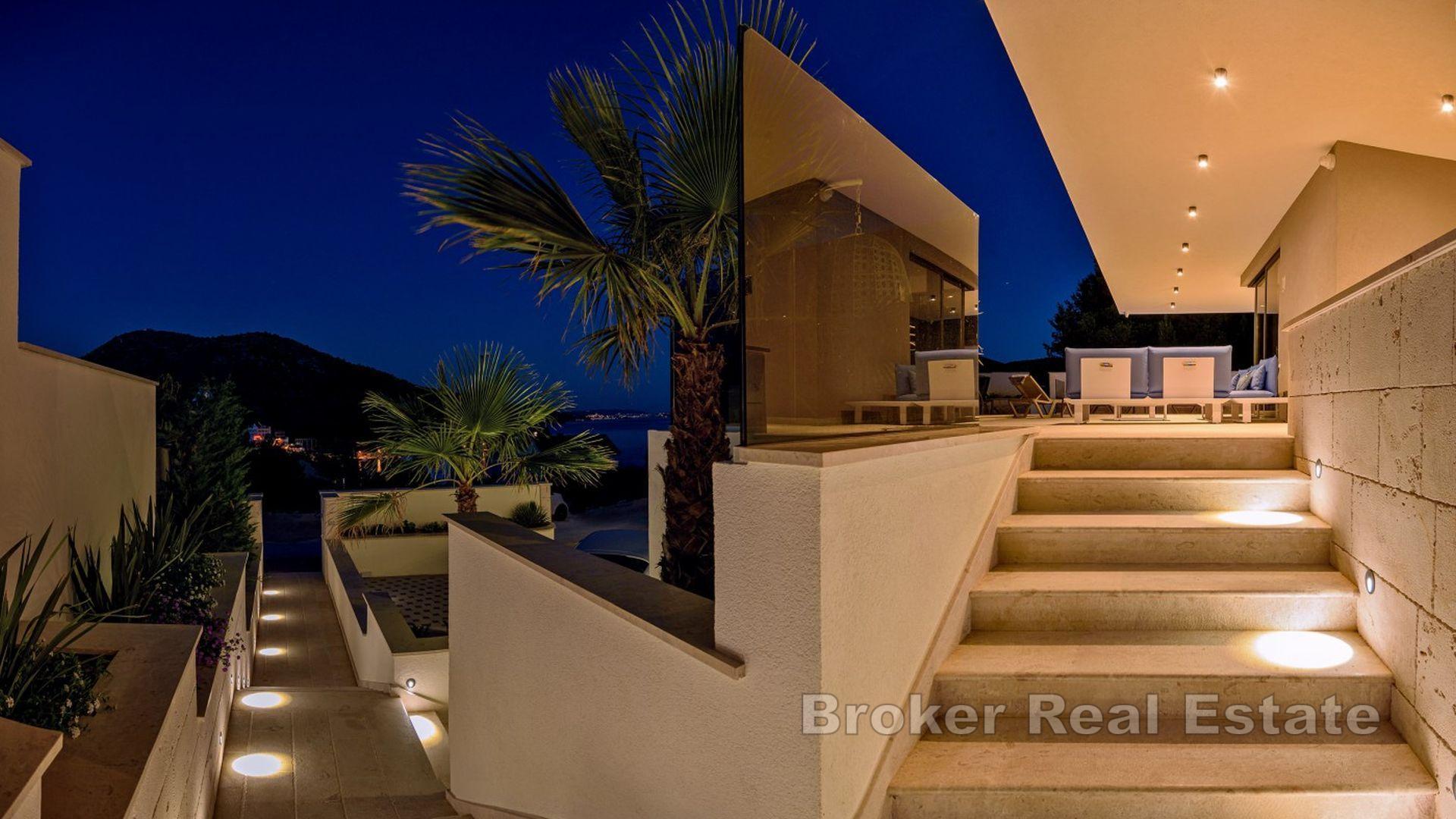 Lyxig villa med havsutsikt