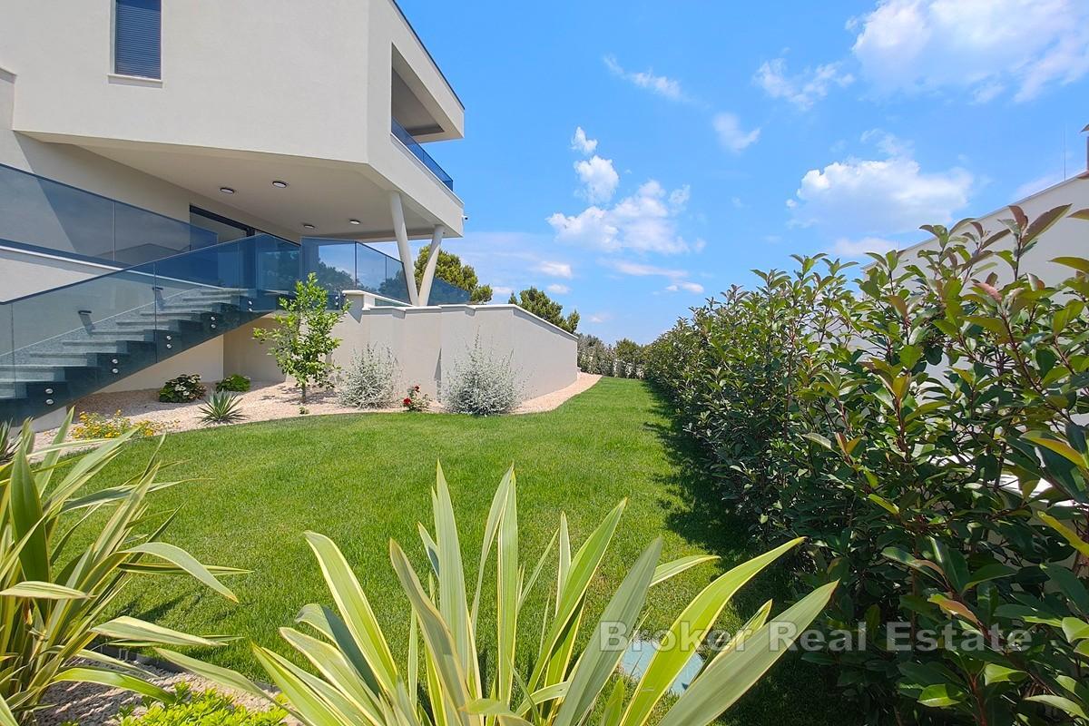 Villa di lusso con piscina e vista mare