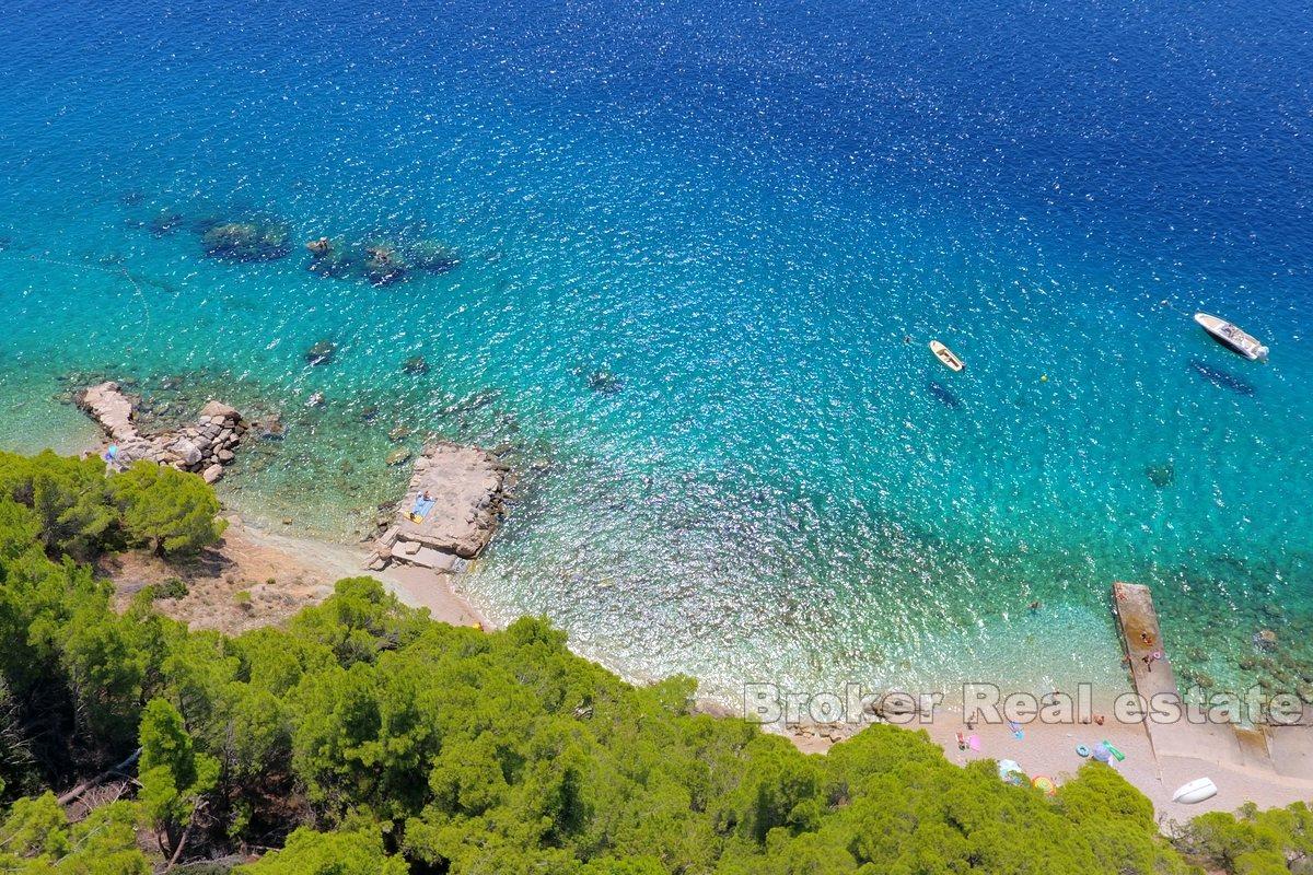 Maison au premier rang de la mer