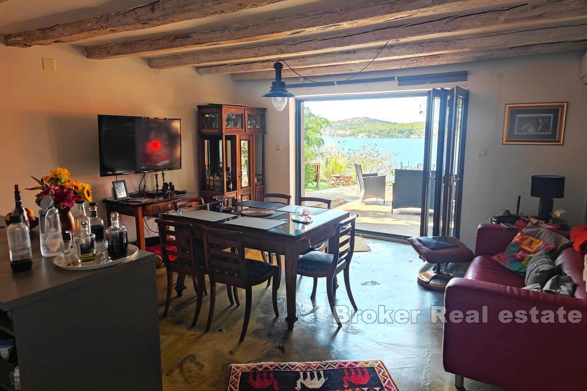 Hus i centrum med havsutsikt