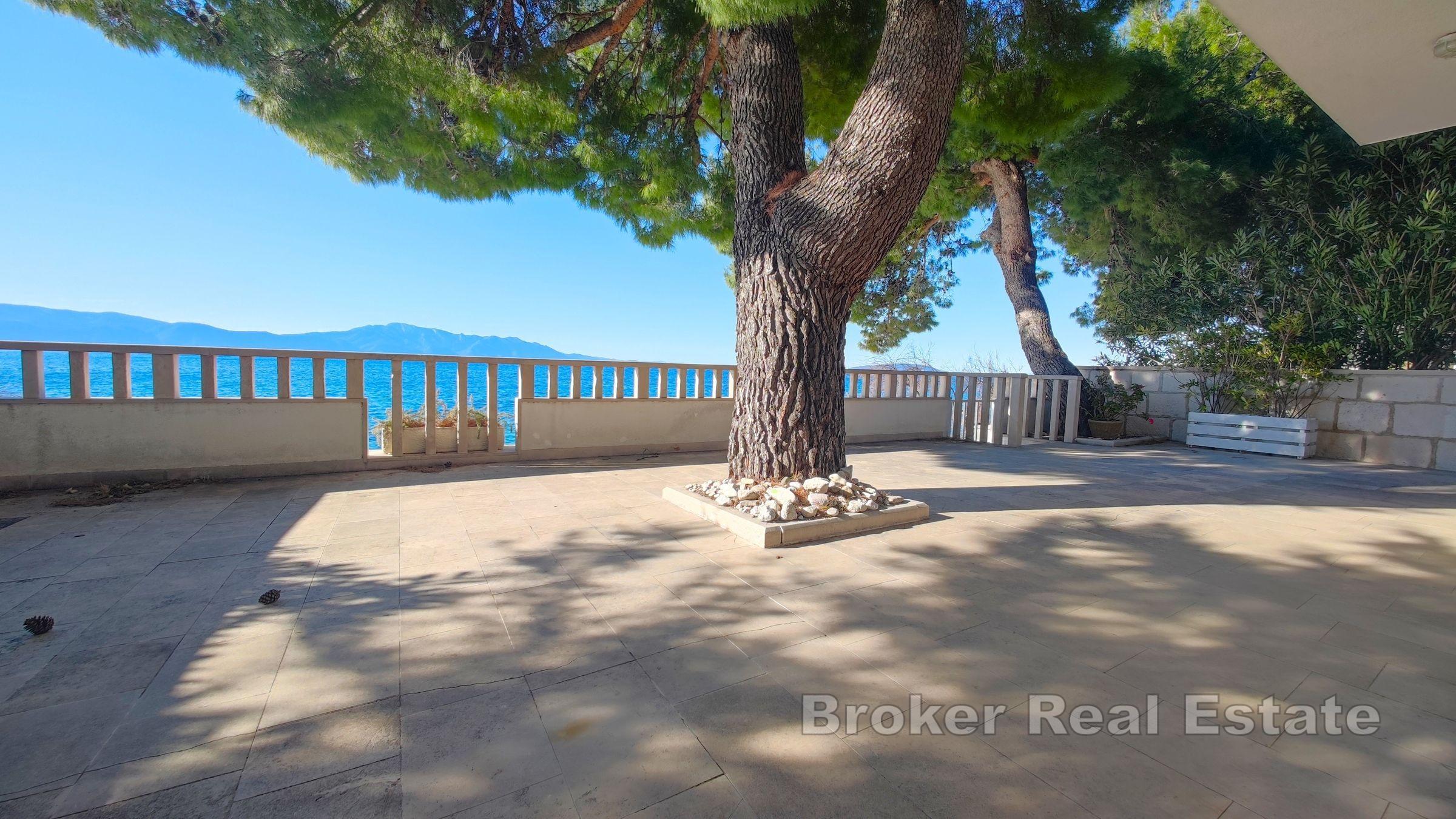 Дом в первом ряду от моря