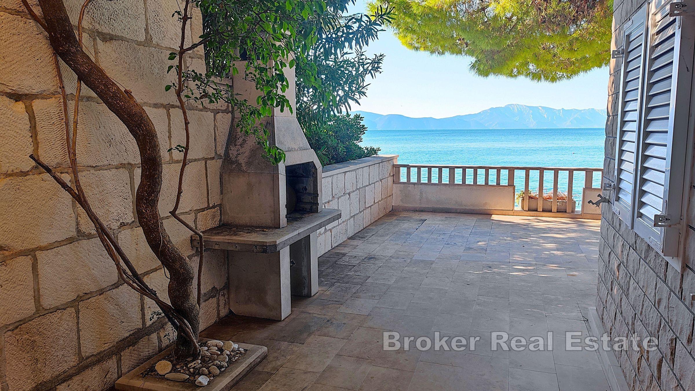 Дом в первом ряду от моря