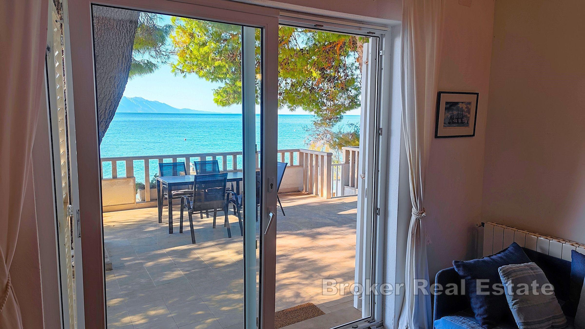 Дом в первом ряду от моря