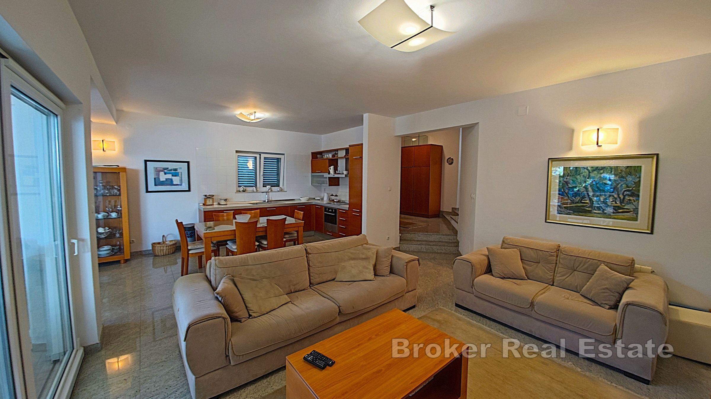 Дом в первом ряду от моря