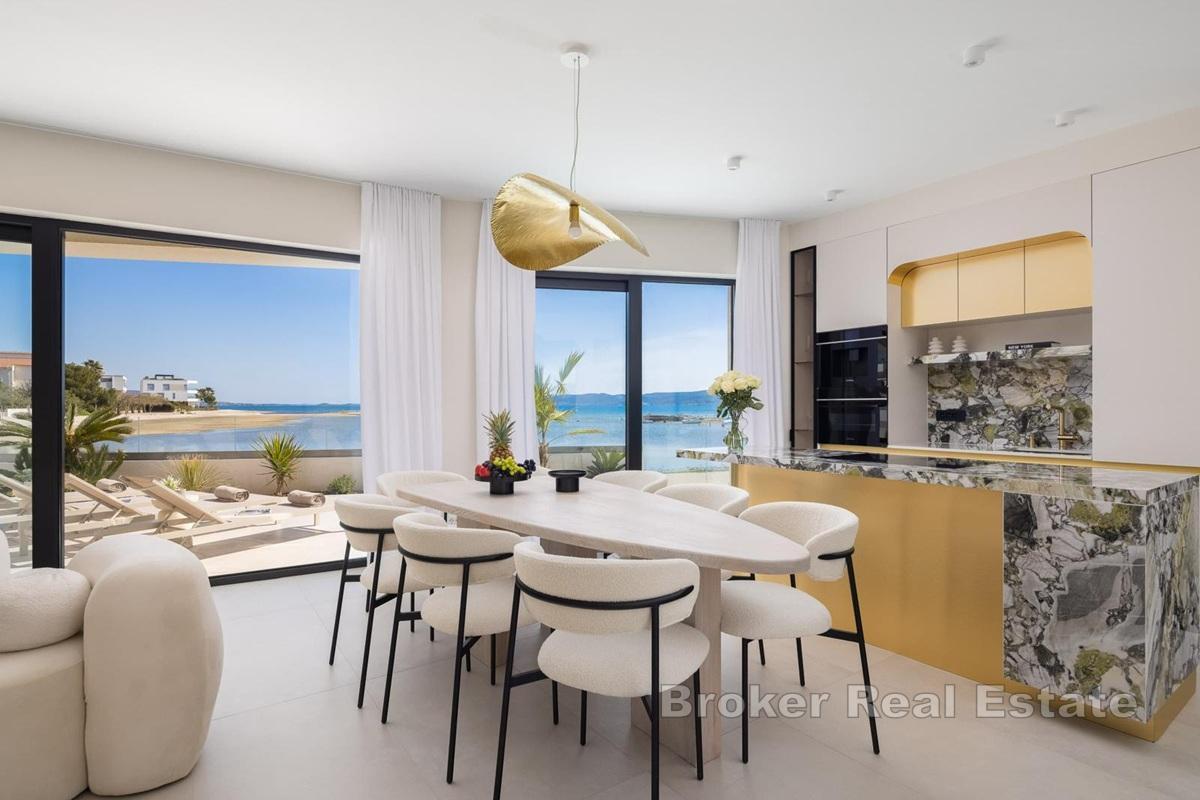 Вилла у пляжа, первый ряд от моря