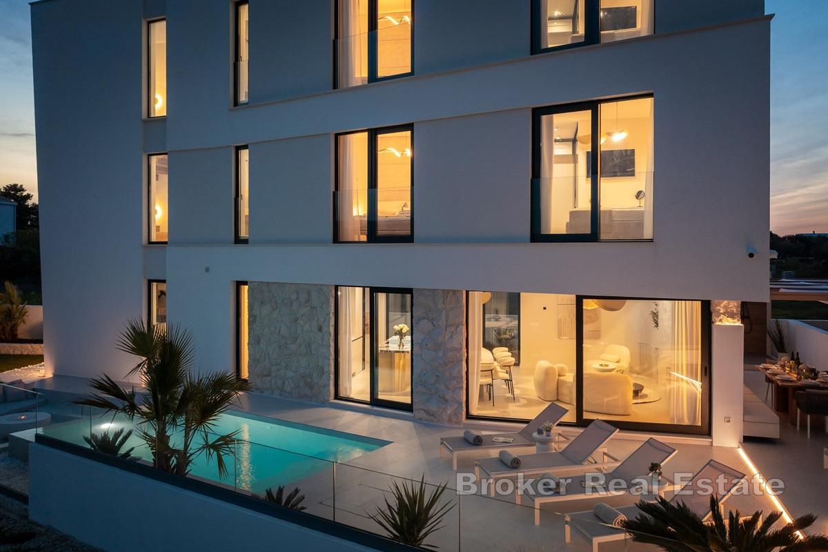 Villa en bord de plage, première rangée de la mer