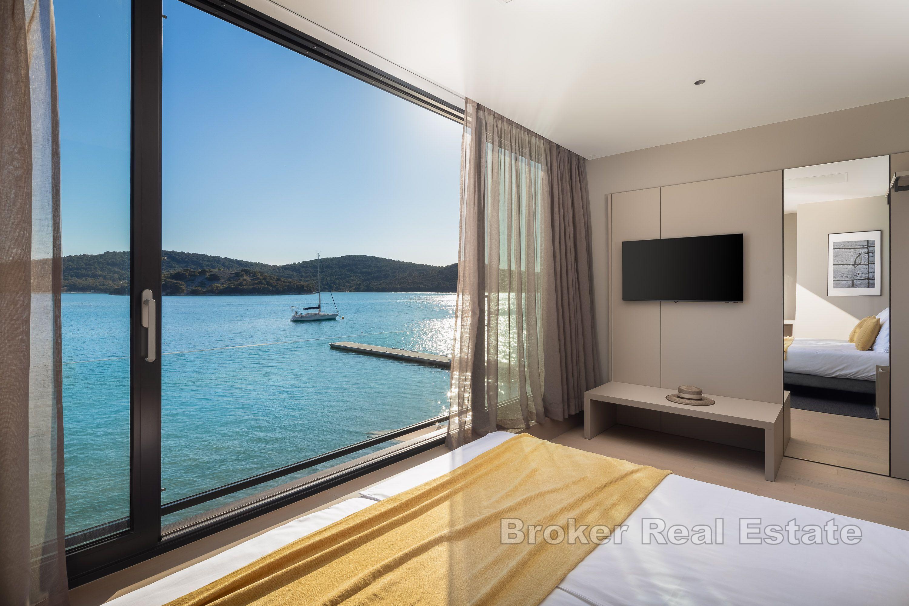 Villa au premier rang de la mer