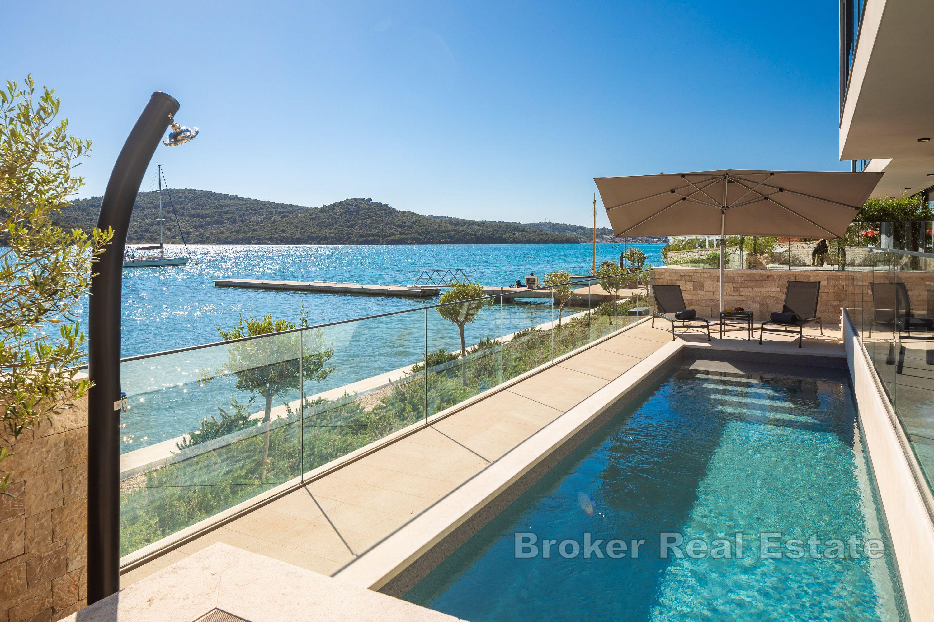 Villa au premier rang de la mer