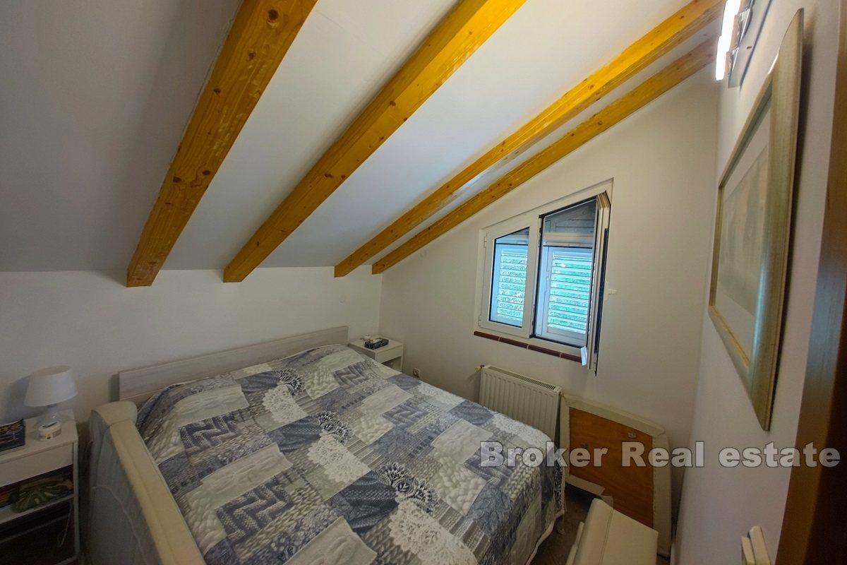 Maison au premier rang de la mer