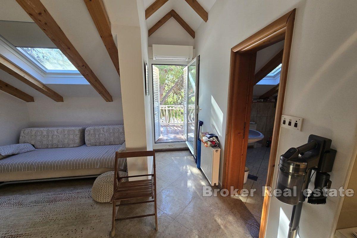 Maison au premier rang de la mer