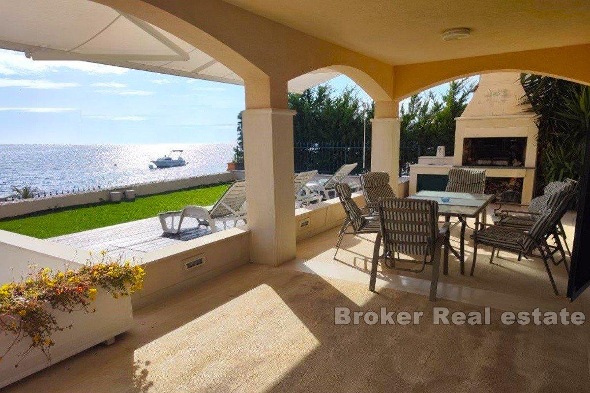 001-2021-400-rogoznica-villa-first-row-to-the-sea-for-sale