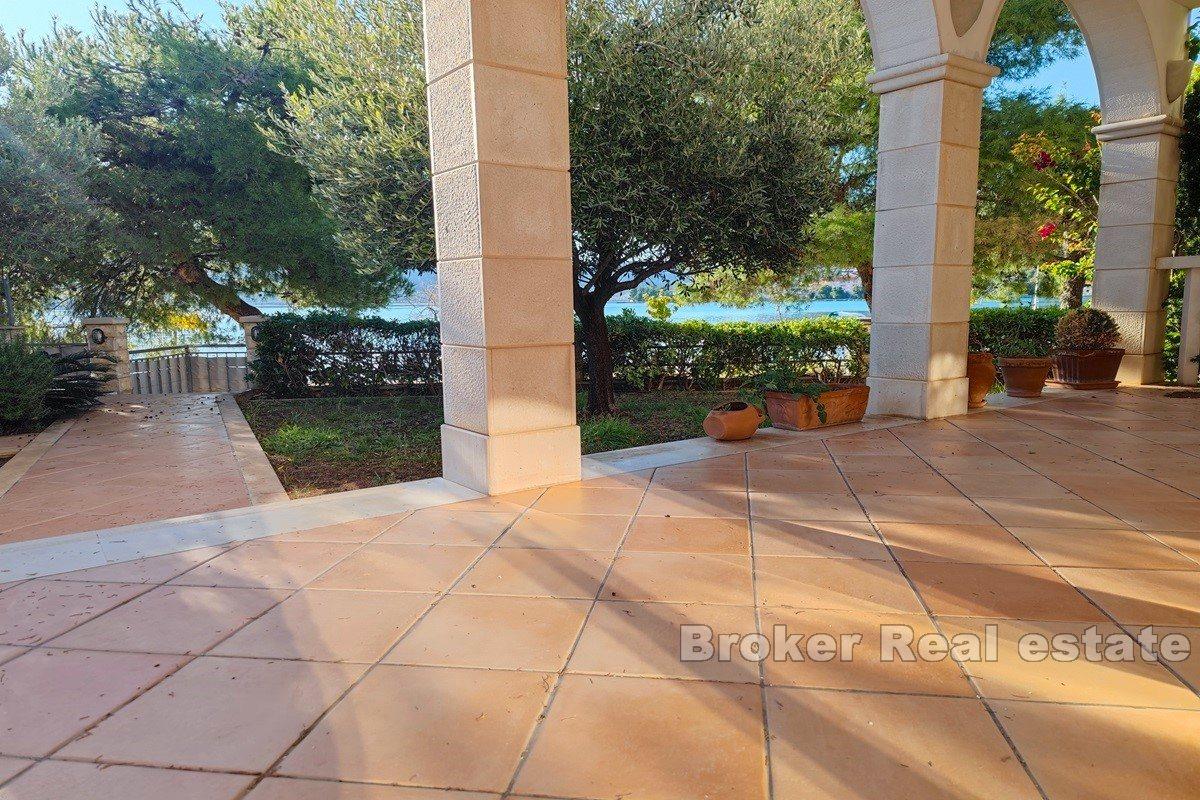 Villa ved stranden, første rad til sjøen