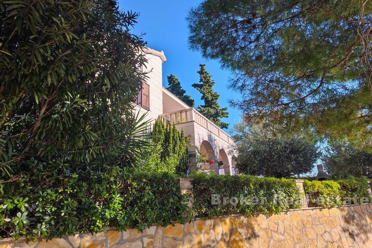 Villa en bord de plage, première rangée de la mer