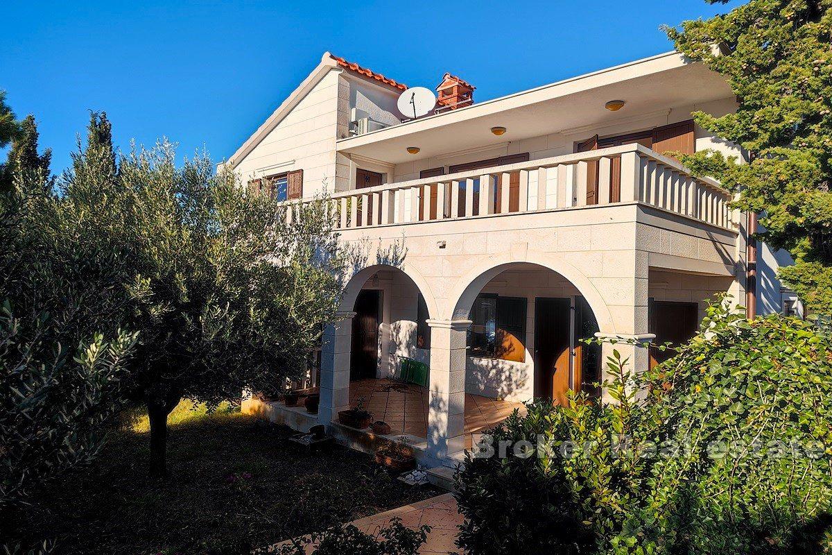Villa en bord de plage, première rangée de la mer