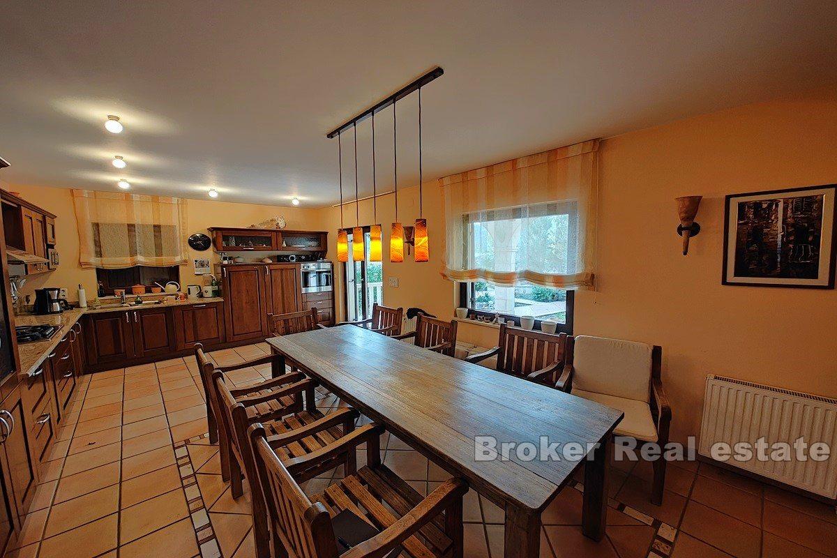 Villa ved stranden, første rad til sjøen