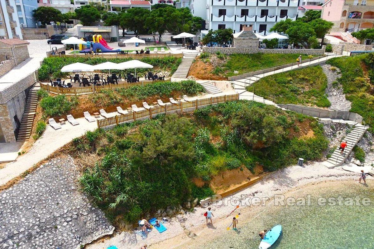 Семейный отель в первом ряду от моря