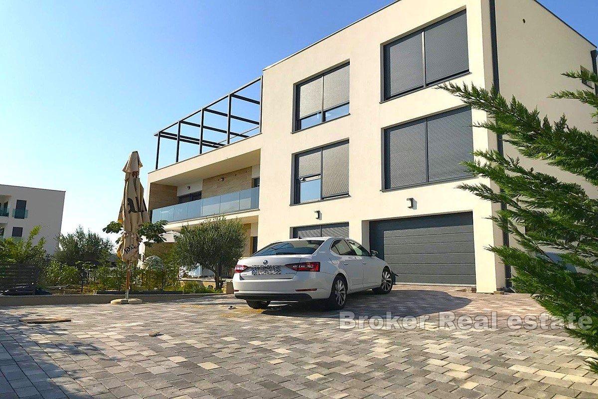 Nowa willa z widokiem na morze