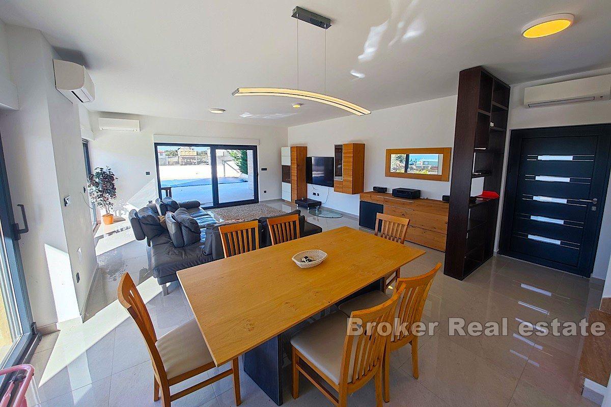 Nowa willa z widokiem na morze