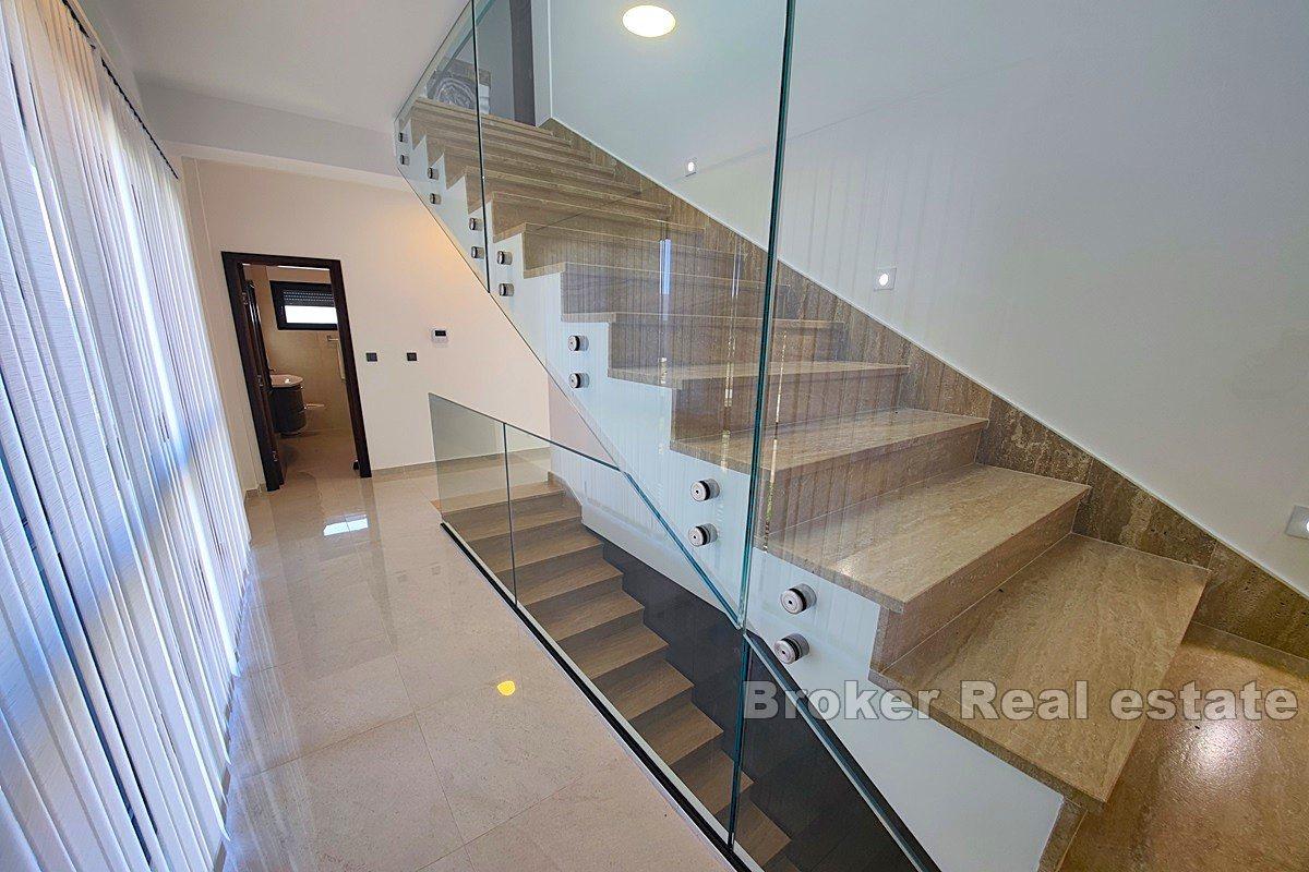 New villa with sea view