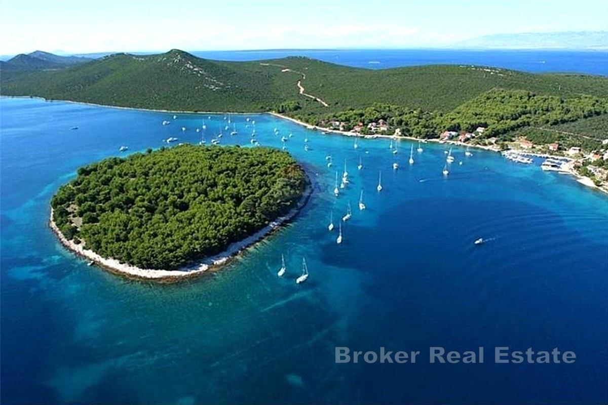 Građevinsko zemljište prvi red do mora, otok Molat