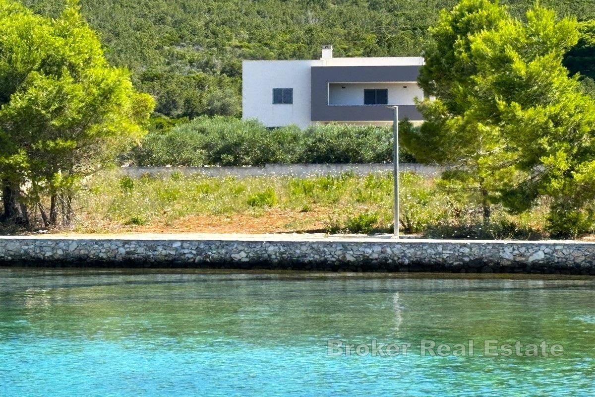 Byggnadsmark första raden till havet, ön Molat