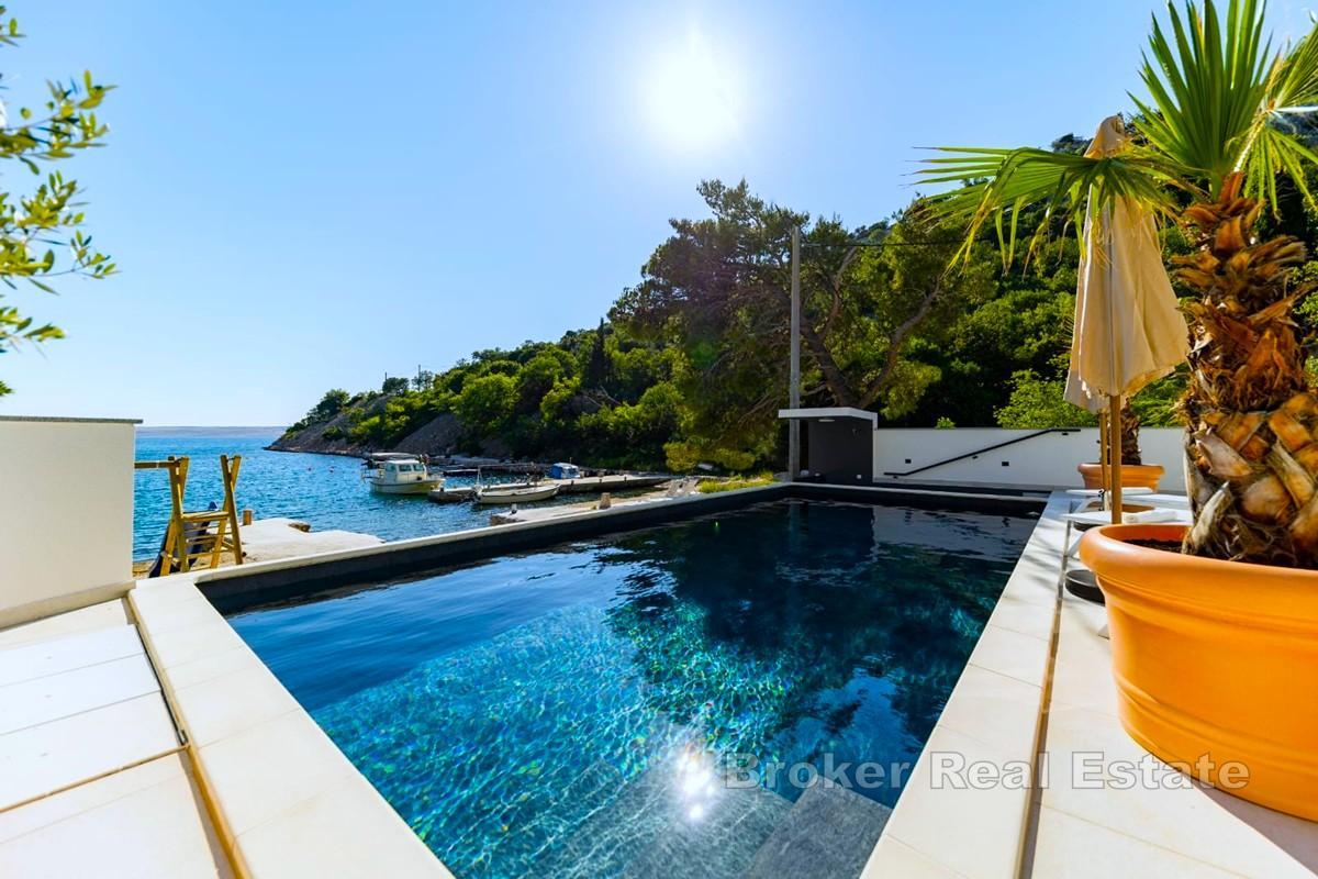 Villa första raden mot havet