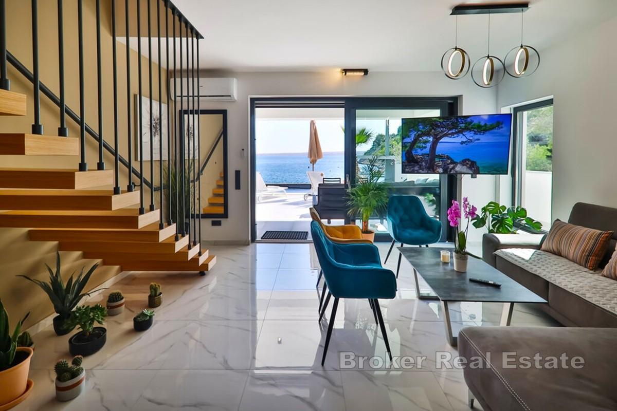 Villa första raden mot havet