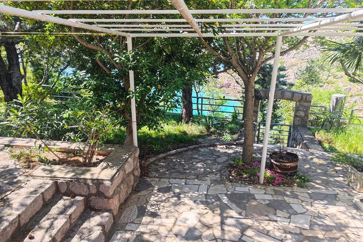 Дом в первом ряду от моря