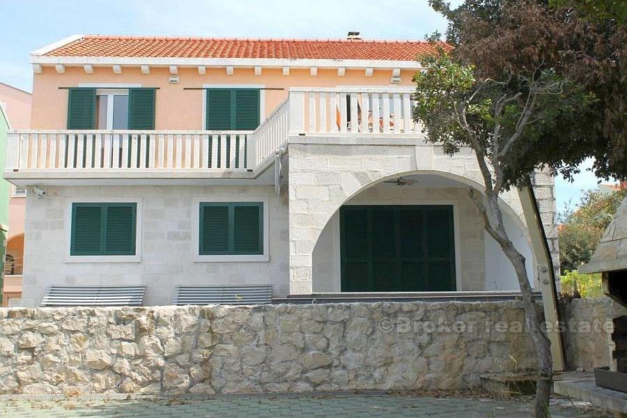 Nybyggd villa, till salu