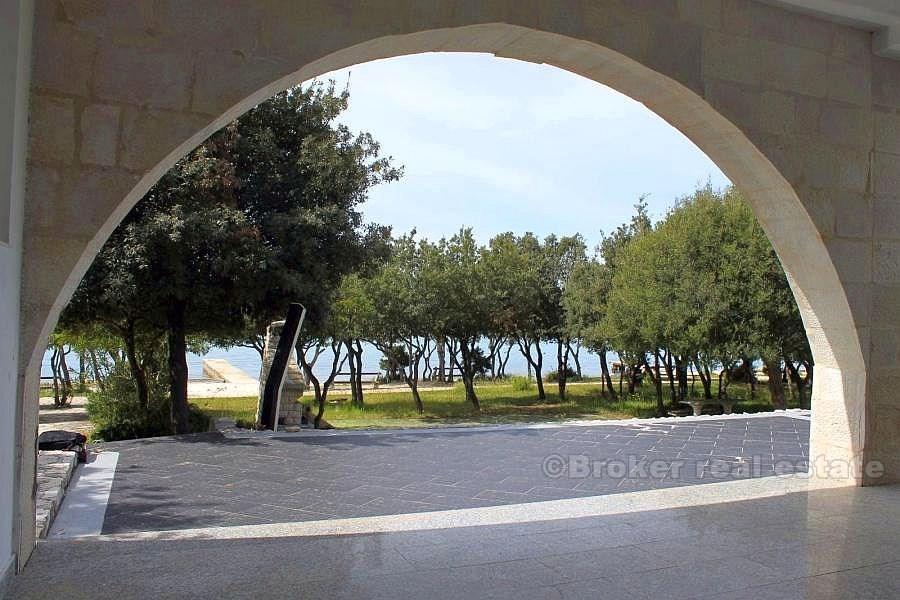 Nybyggd villa, till salu