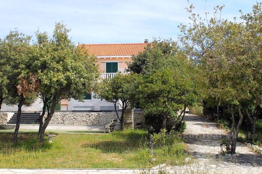 Nybyggd villa, till salu